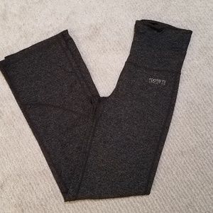 Roots yoga pants🍁